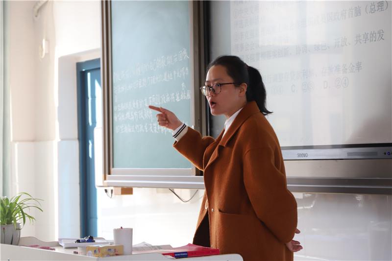 堅(jiān)定信仰，立德樹(shù)人